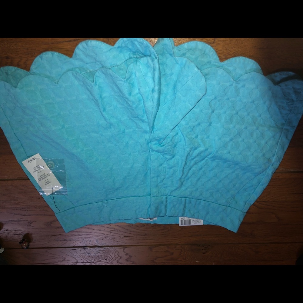 light blue crown and ivy shorts with ruffle bottom